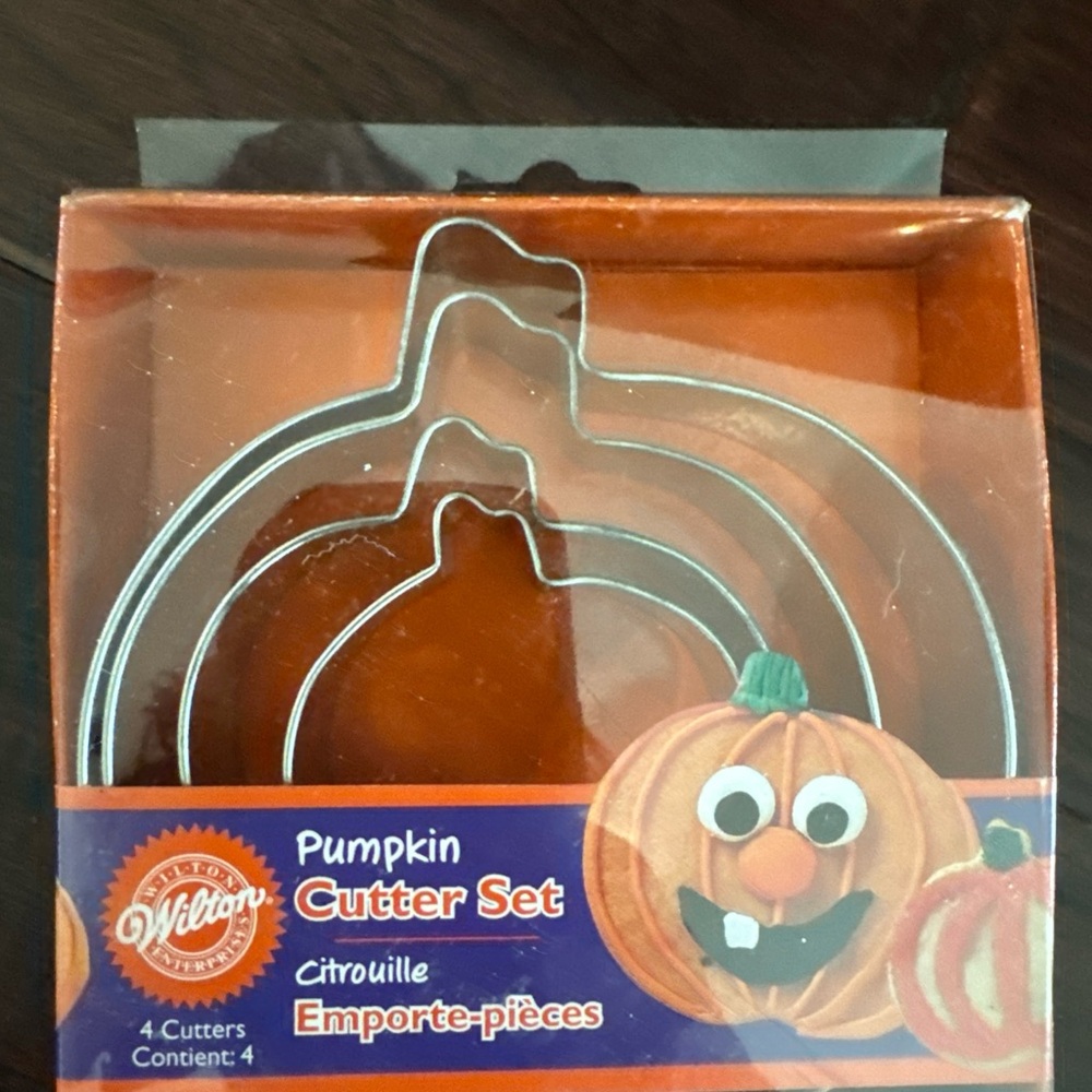 Wilton Pumpkin Cutter Set with Orange Accents